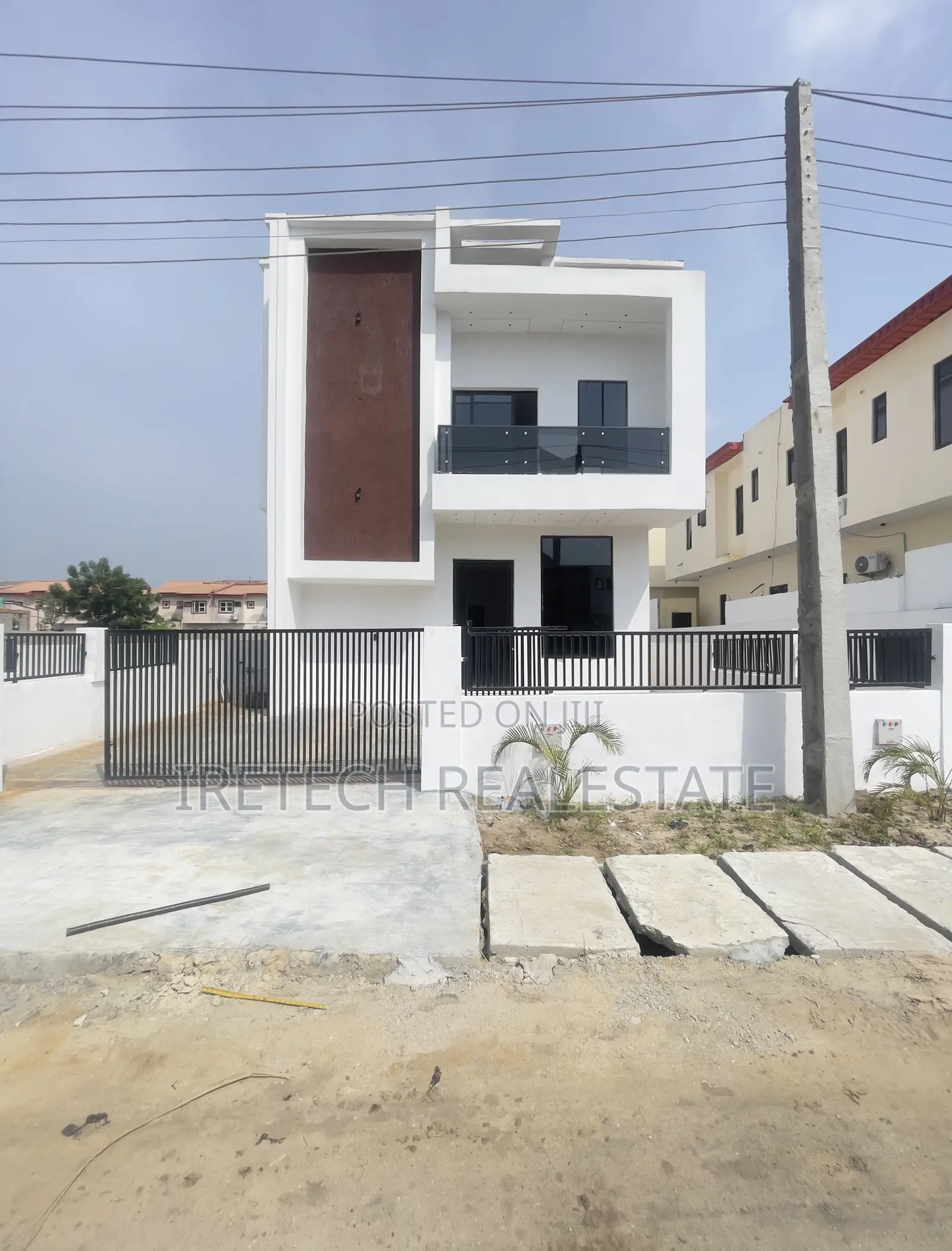 4bdrm Duplex in In A Secured Estate, Off Lekki-Epe Expressway for sale in Off Lekki-Epe Expressway