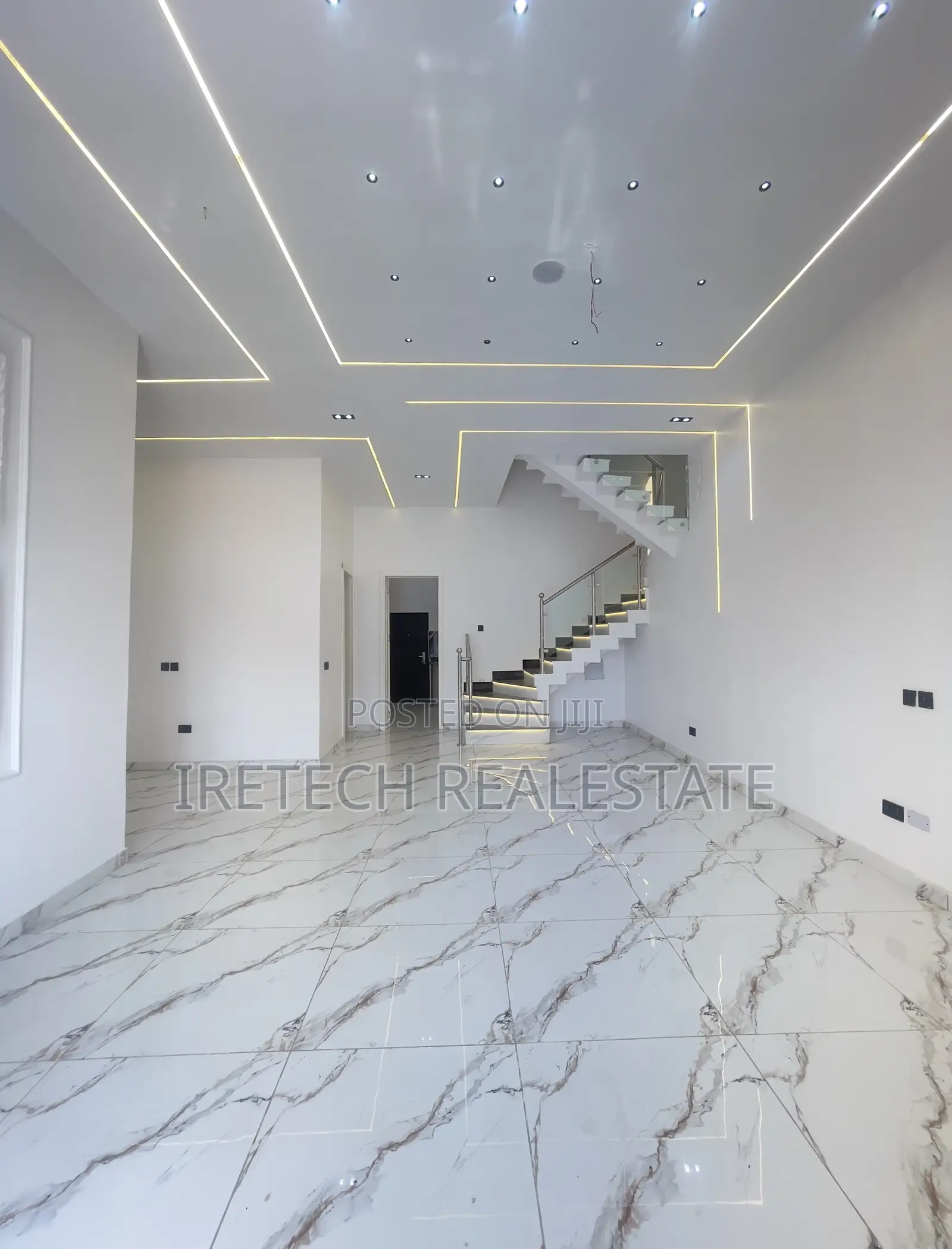 4bdrm Duplex in In A Secured Estate, Off Lekki-Epe Expressway for sale in Off Lekki-Epe Expressway
