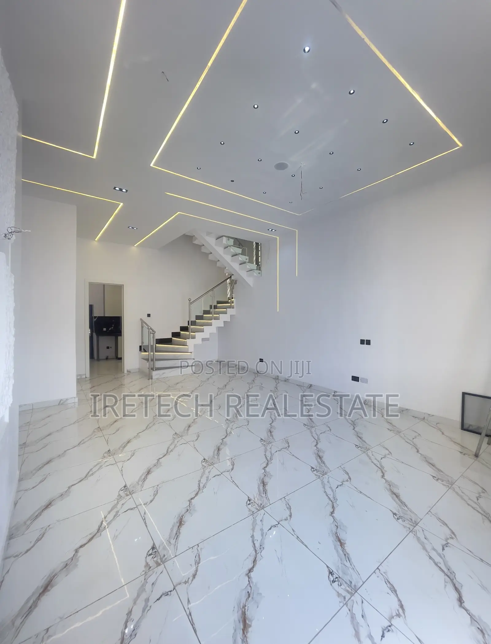 4bdrm Duplex in In A Secured Estate, Off Lekki-Epe Expressway for sale in Off Lekki-Epe Expressway