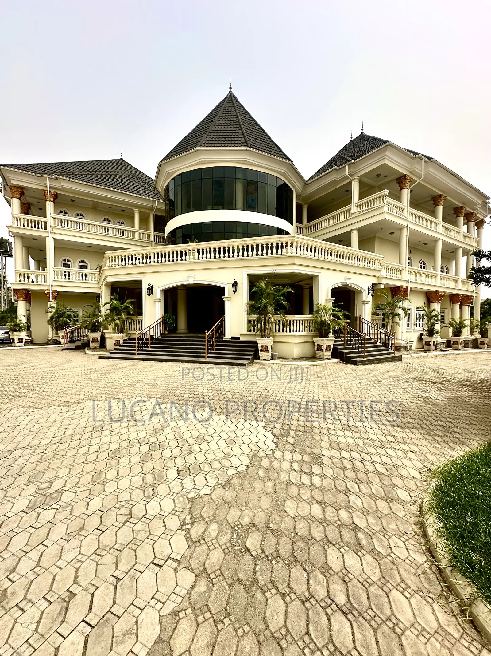 24 Rooms Hotel for Lease, With Club, Pool. in Katampe Extension