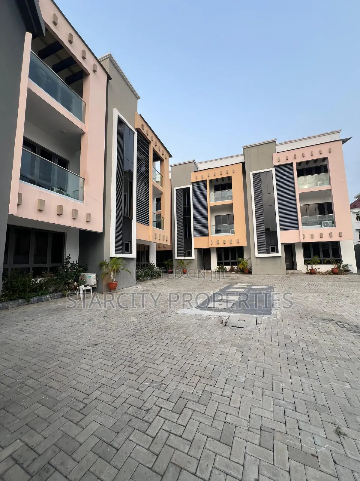 Furnished 4bdrm Townhouse / Terrace in Secured Estate, Banana Island in Banana Island