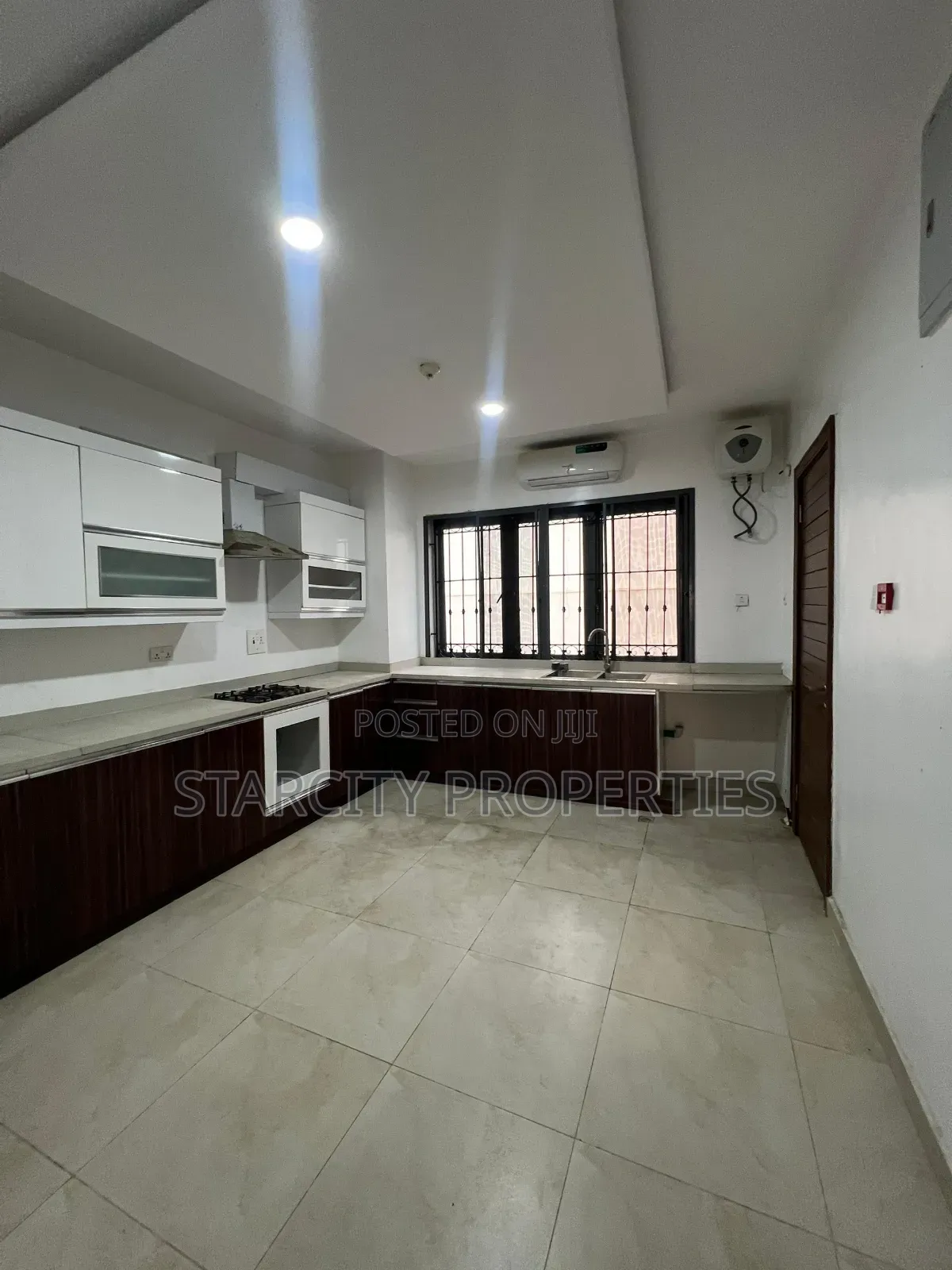 Furnished 4bdrm Townhouse / Terrace in Secured Estate, Banana Island in Banana Island