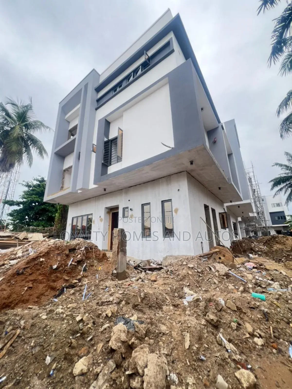5bdrm Duplex in Surulere for sale in Surulere