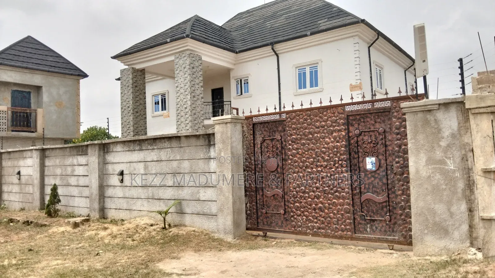 5bdrm Duplex in Inside An Estate, for sale in Umuahia