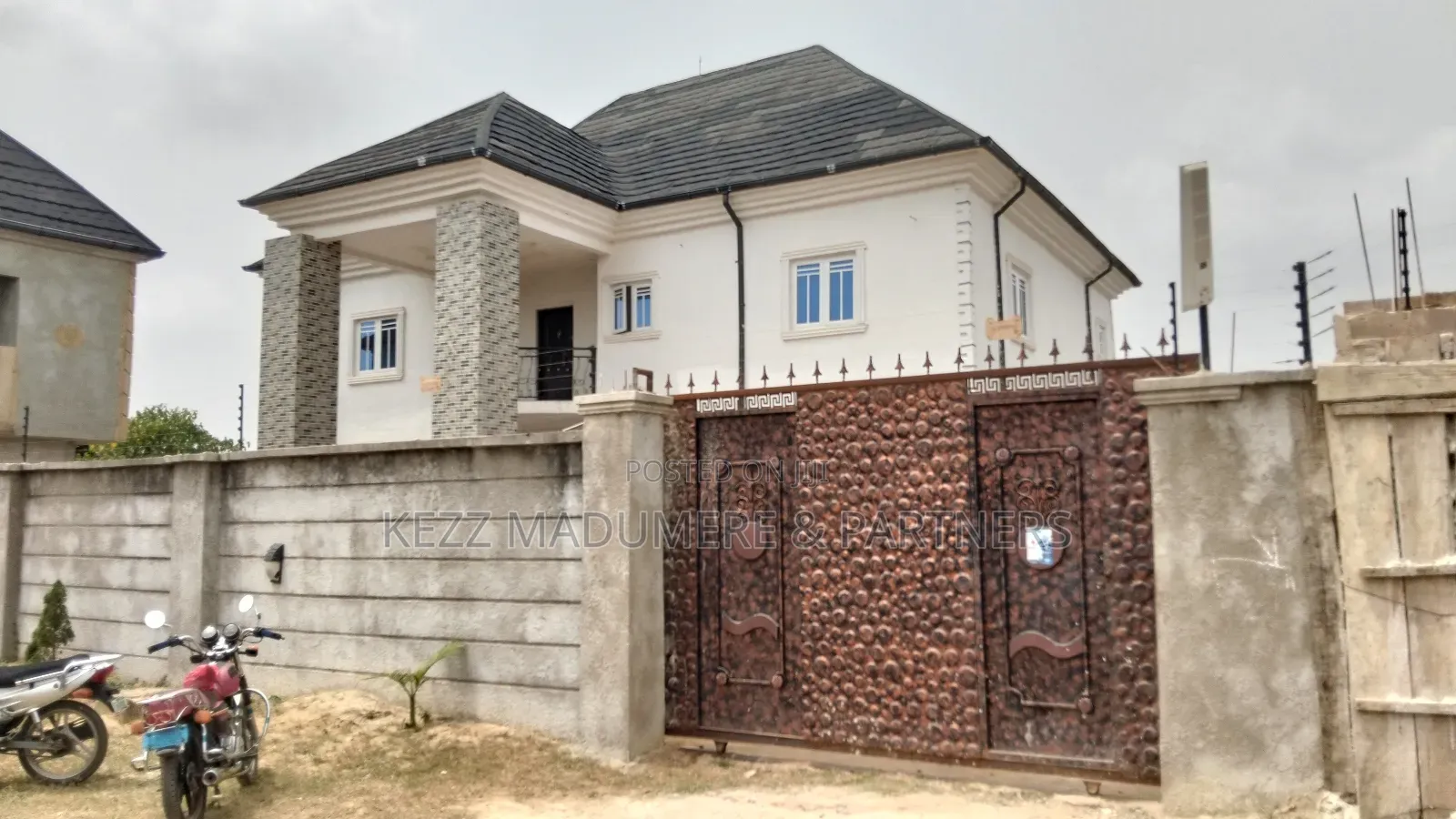 5bdrm Duplex in Inside An Estate, for sale in Umuahia