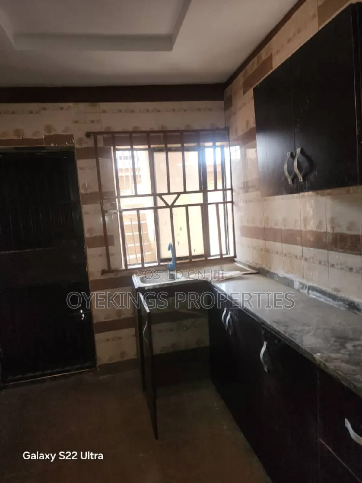 3bdrm Block of Flats in Behind Beeshop, Akala Express for rent in Akala Express