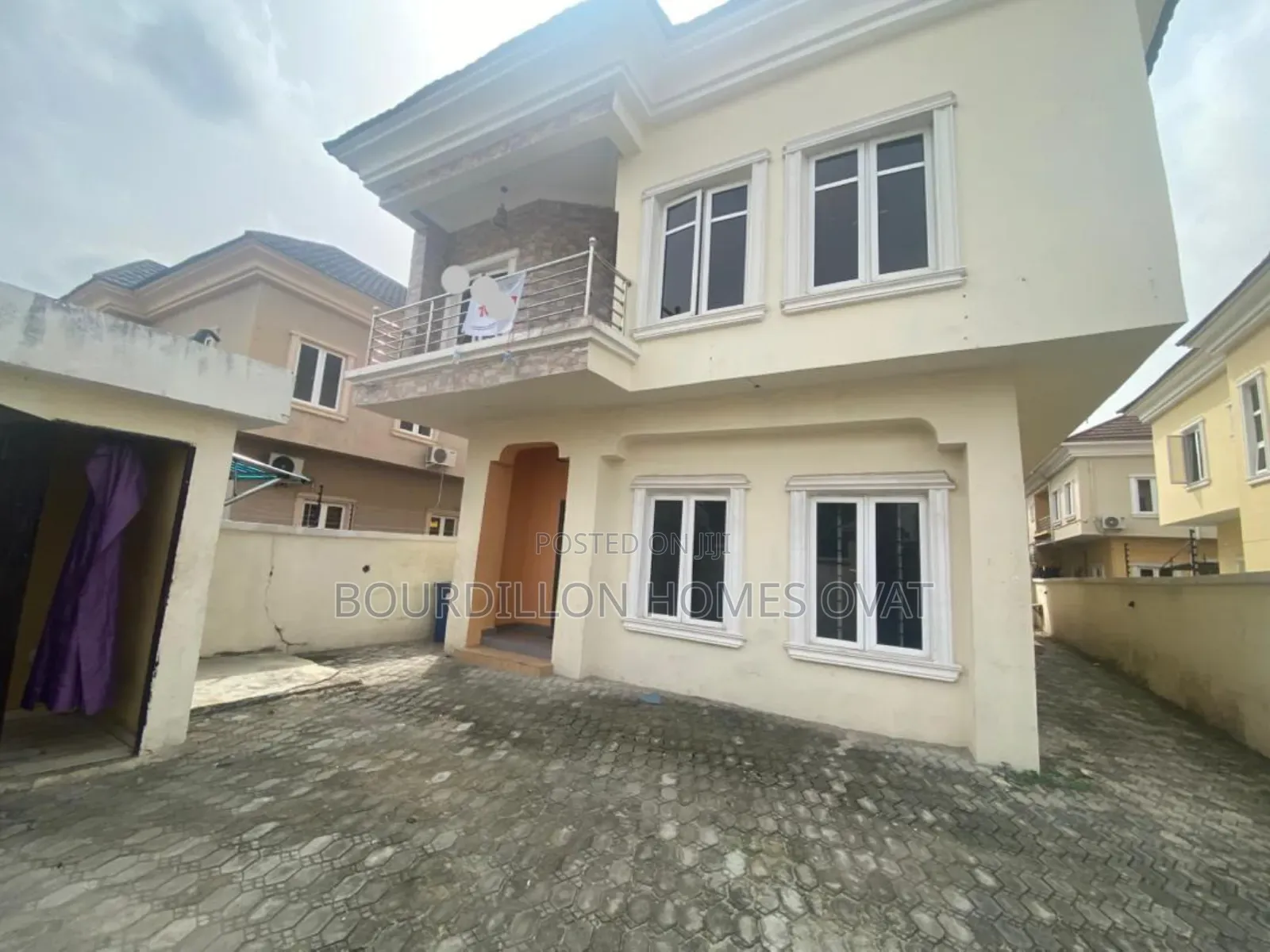 5bdrm Duplex in Ikota Villa Estate for rent in Ikota