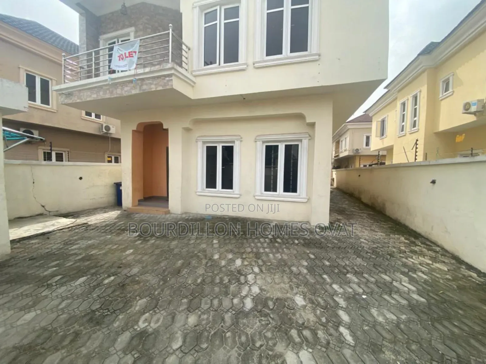 5bdrm Duplex in Ikota Villa Estate for rent in Ikota