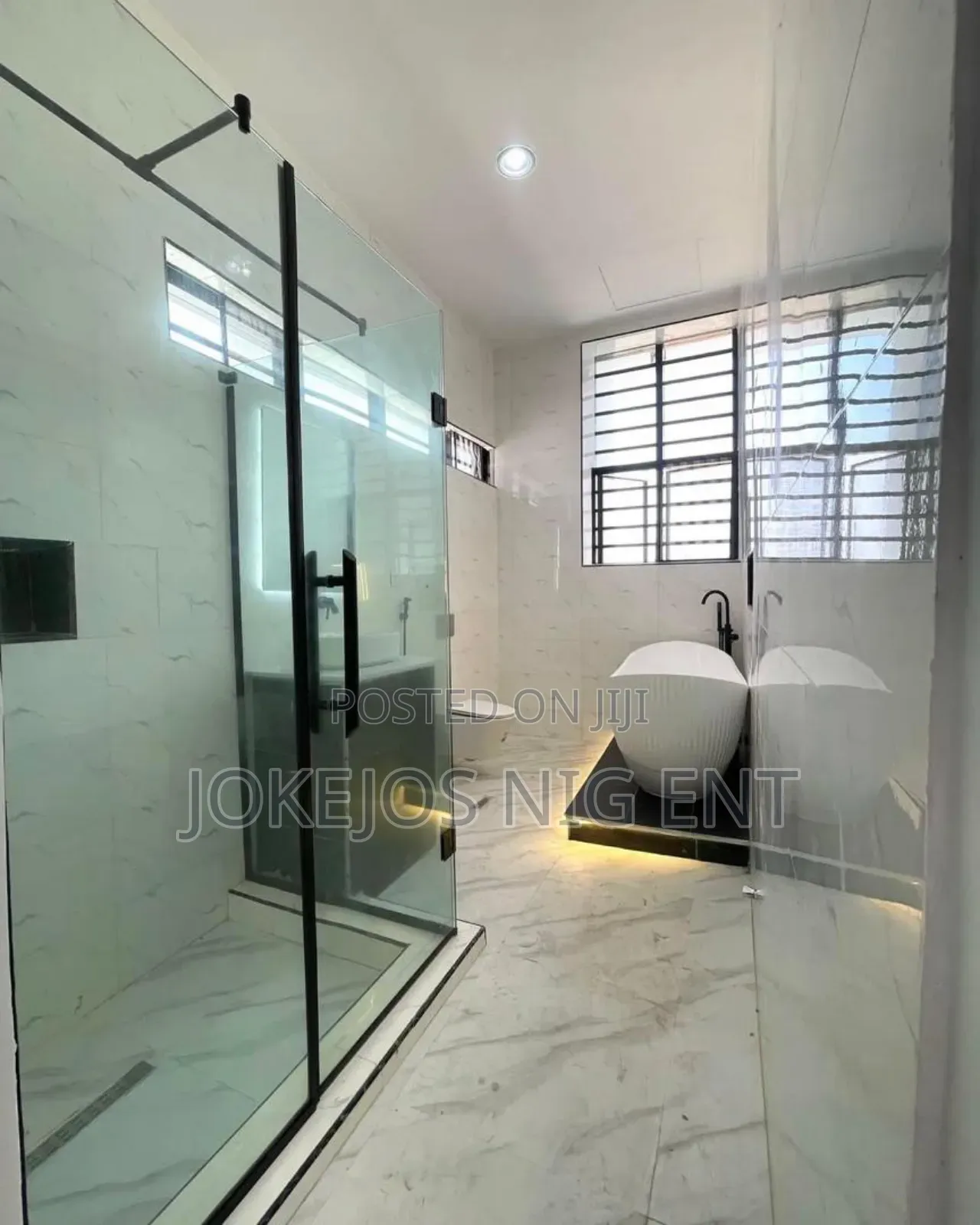 5bdrm Duplex in Chevron Drive for sale in Chevron