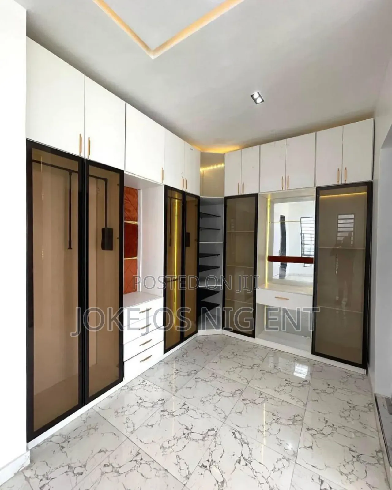 5bdrm Duplex in Chevron Drive for sale in Chevron
