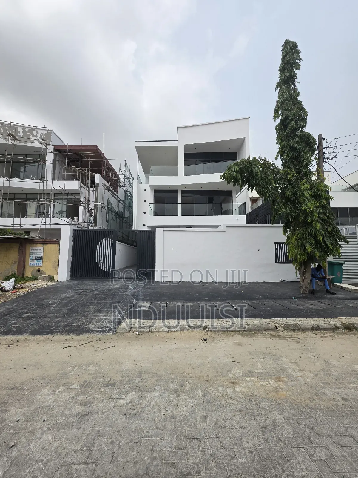 5bdrm Duplex in Lekki Phase 1 for sale in Lekki Phase 1