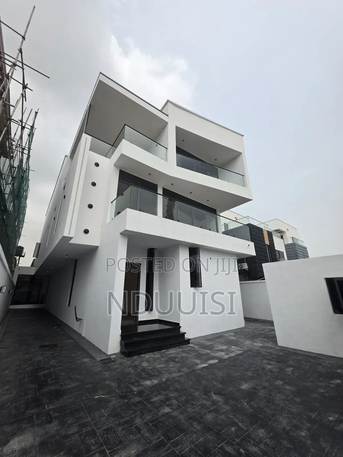 5bdrm Duplex in Lekki Phase 1 for sale in Lekki Phase 1