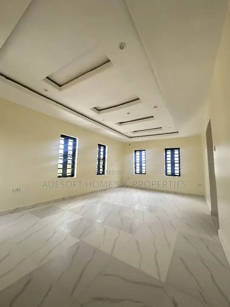 5bdrm Duplex in New Bodija Estate for sale in Bodija
