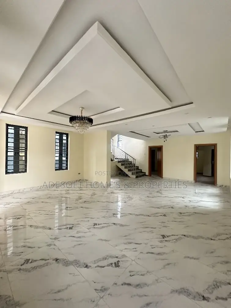5bdrm Duplex in New Bodija Estate for sale in Bodija