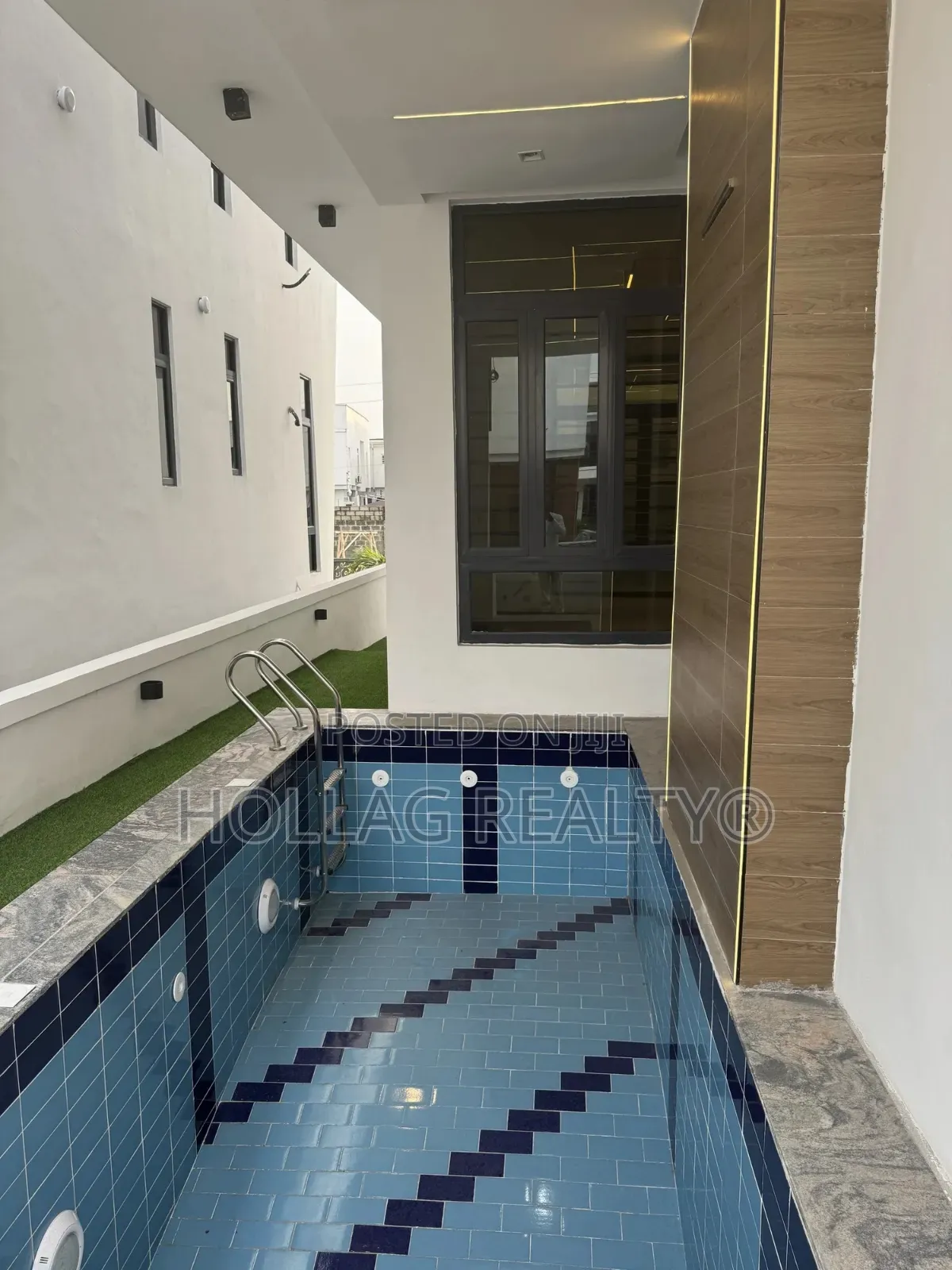 6bdrm Duplex in Discovery Park, Chevron for sale in Chevron