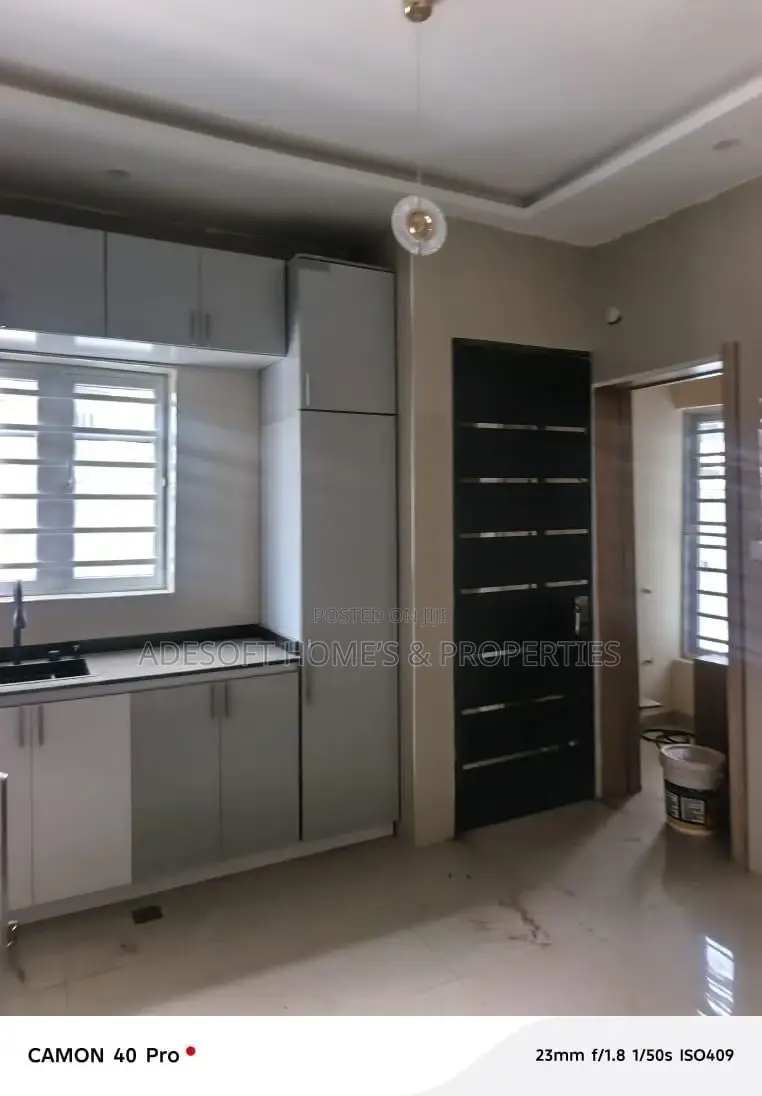 3bdrm Bungalow in Okebadan Estate, for sale in Akobo