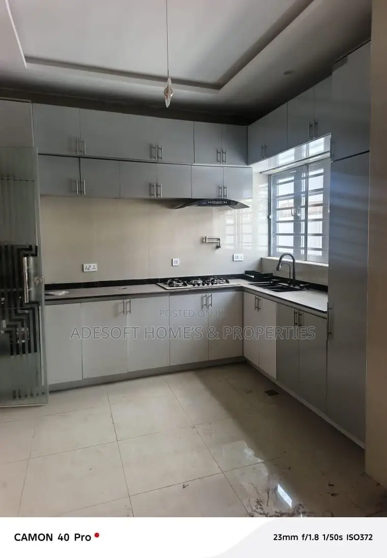 3bdrm Bungalow in Okebadan Estate, for sale in Akobo
