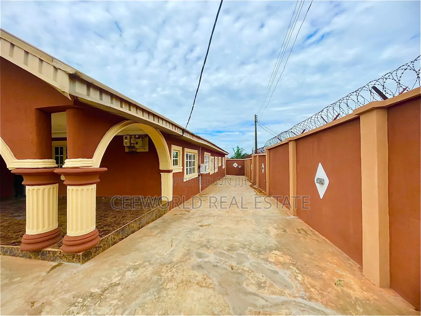 4bdrm Bungalow in Itesiwaju Estate for sale in Soka