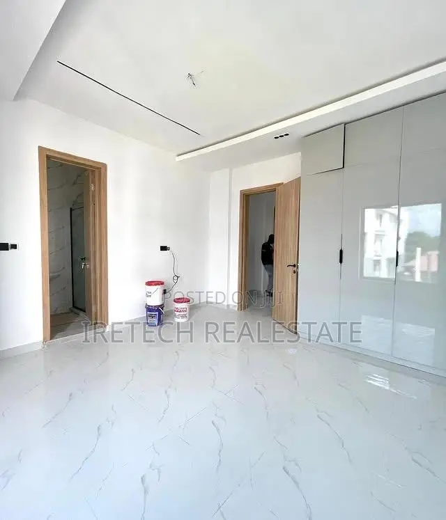 4bdrm Townhouse/Terrace in In A Secured, Lekki Phase 1 for sale in Lekki Phase 1