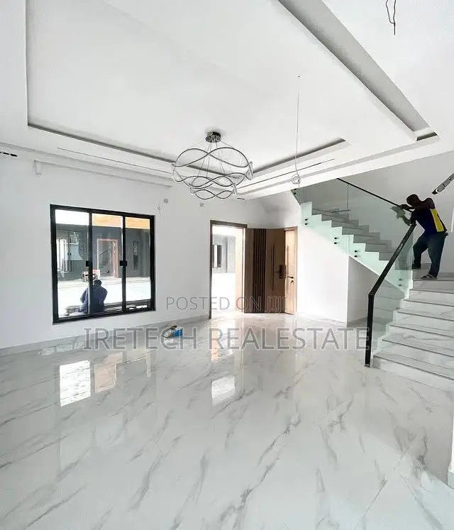 4bdrm Townhouse/Terrace in In A Secured, Lekki Phase 1 for sale in Lekki Phase 1