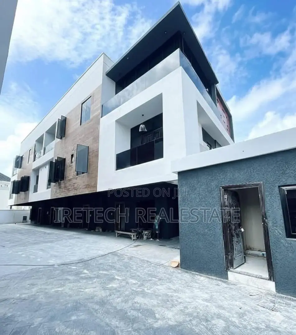 4bdrm Townhouse/Terrace in In A Secured, Lekki Phase 1 for sale in Lekki Phase 1