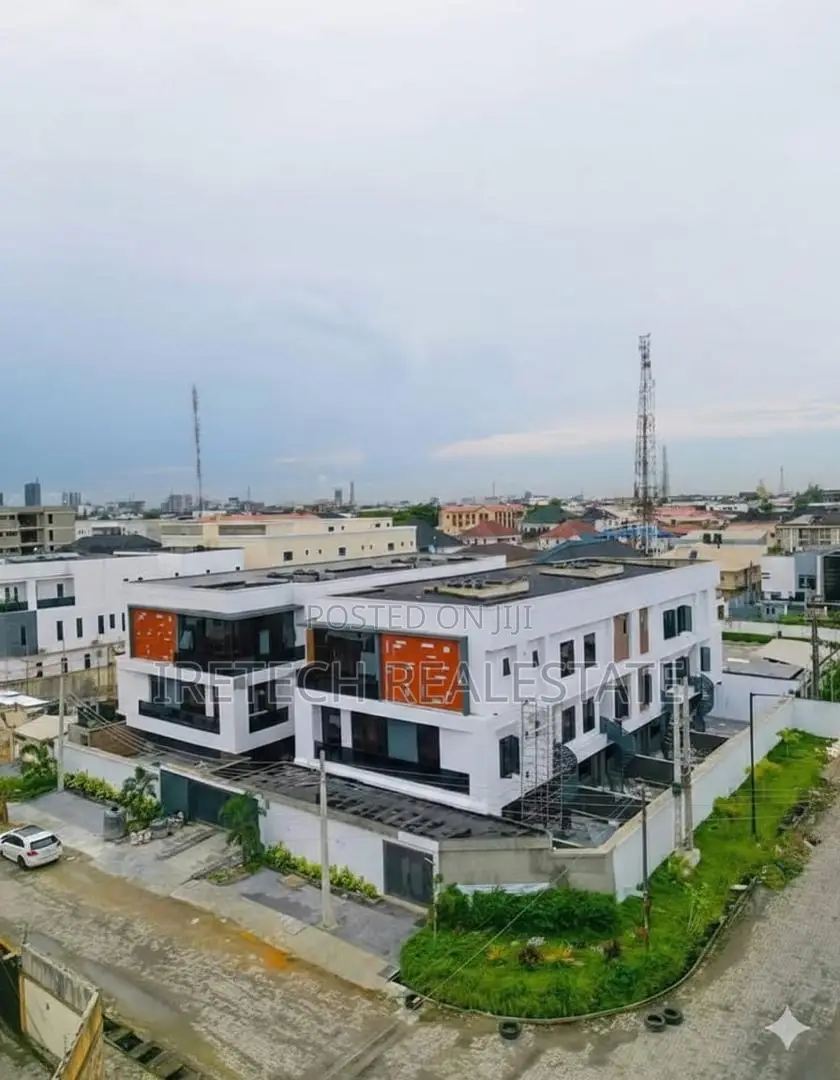 4bdrm Townhouse/Terrace in In A Secured, Lekki Phase 1 for sale in Lekki Phase 1