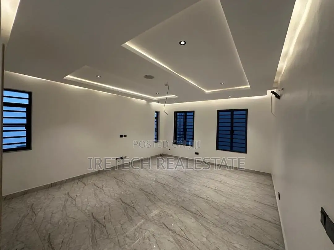 4bdrm Townhouse/Terrace in In A Secured, Lekki Phase 1 for sale in Lekki Phase 1