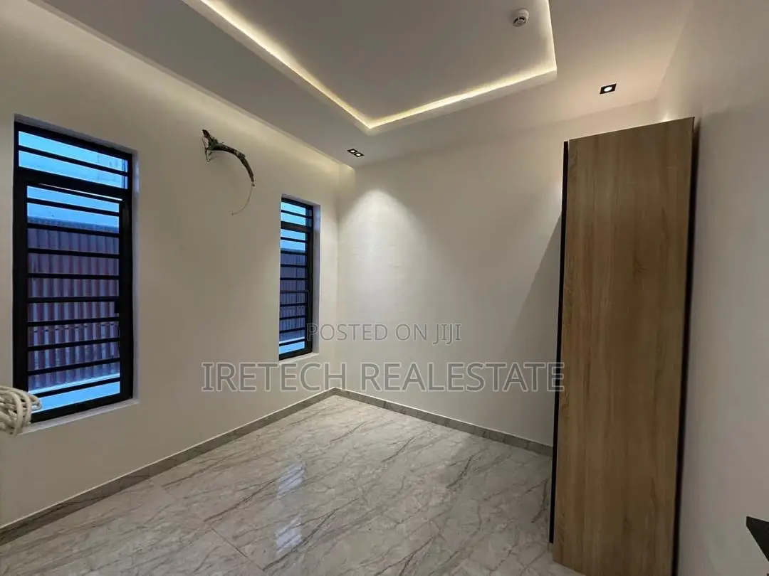 4bdrm Townhouse/Terrace in In A Secured, Lekki Phase 1 for sale in Lekki Phase 1