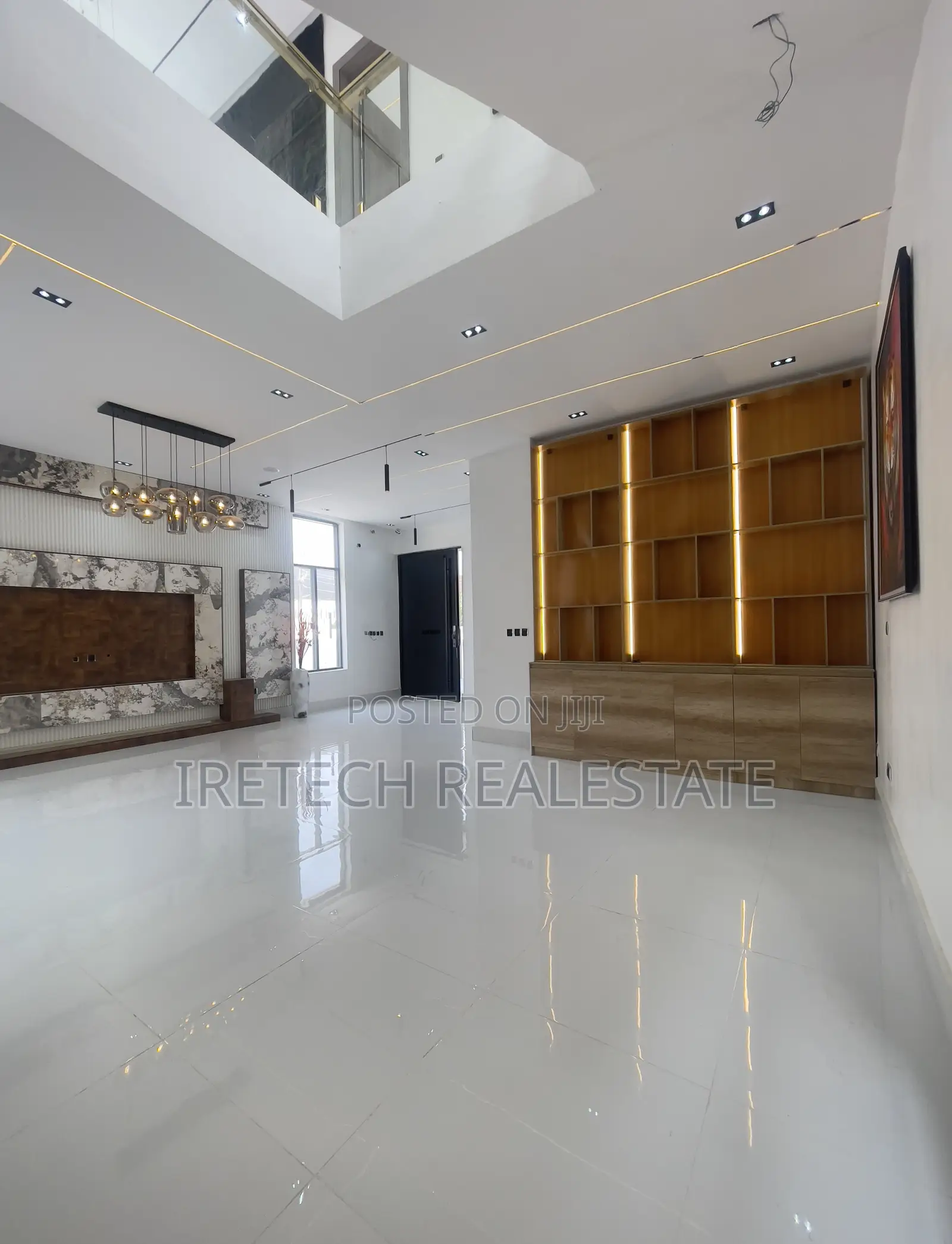5bdrm Duplex in In A Secured Estate, Chevron for sale in Chevron