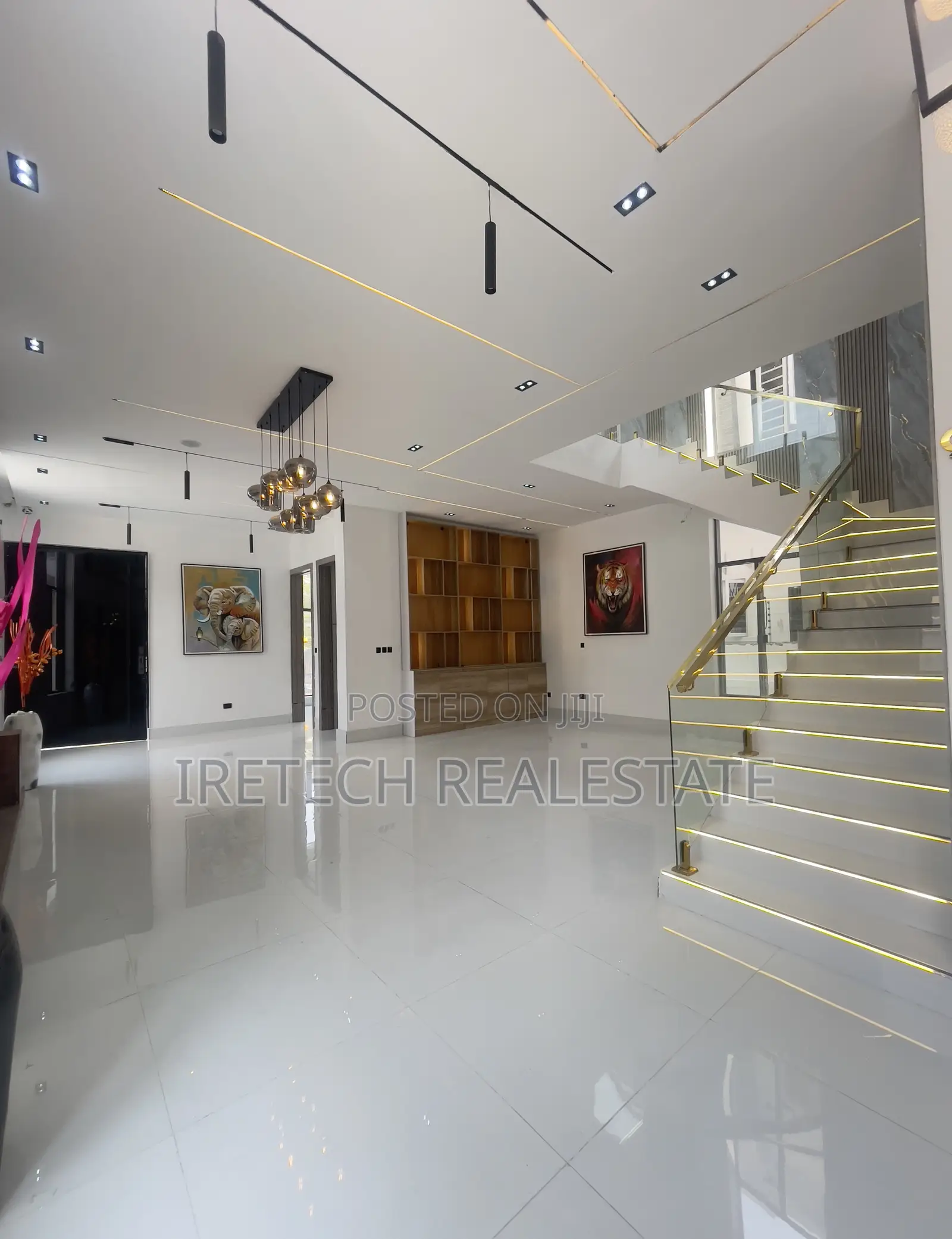 5bdrm Duplex in In A Secured Estate, Chevron for sale in Chevron