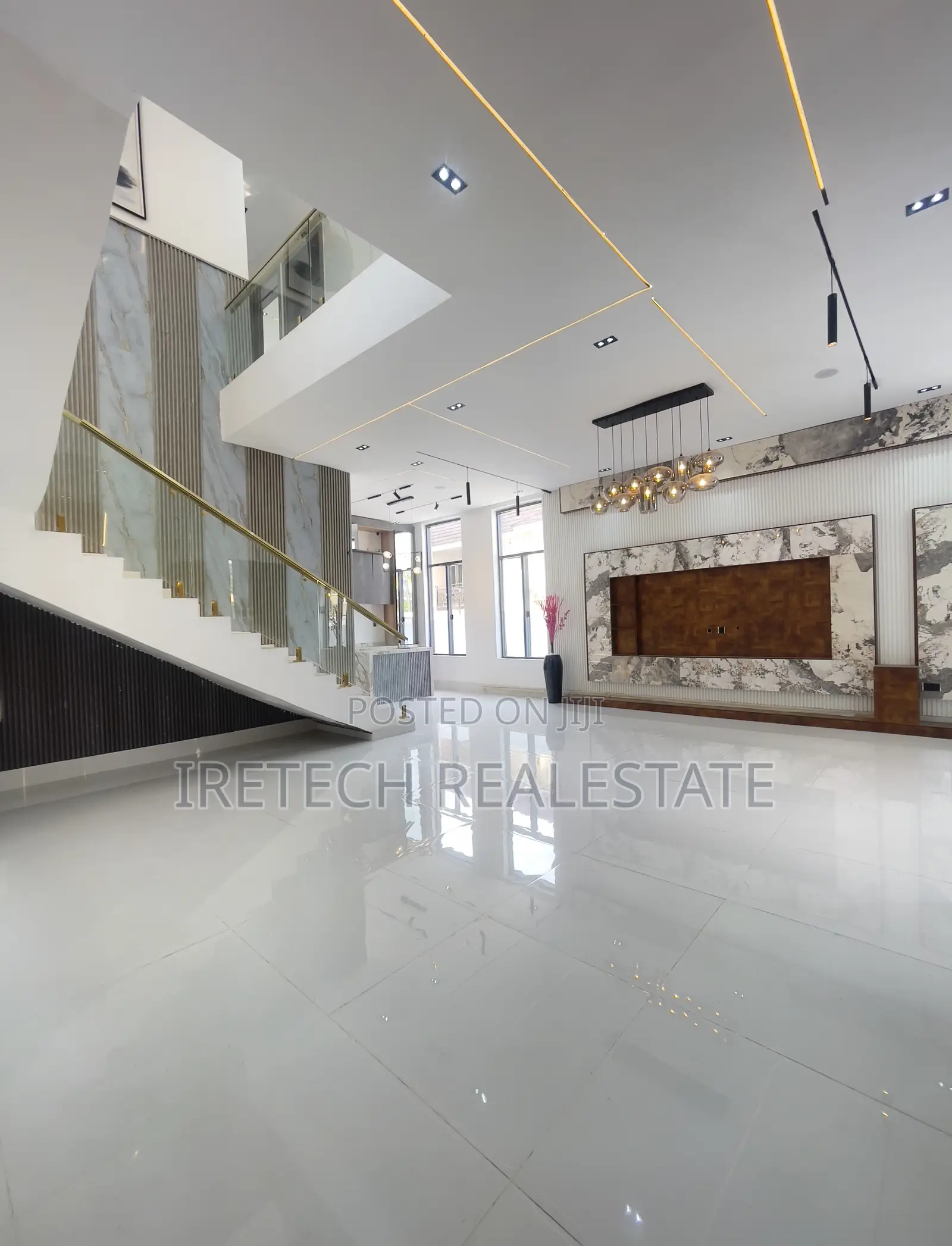 5bdrm Duplex in In A Secured Estate, Chevron for sale in Chevron
