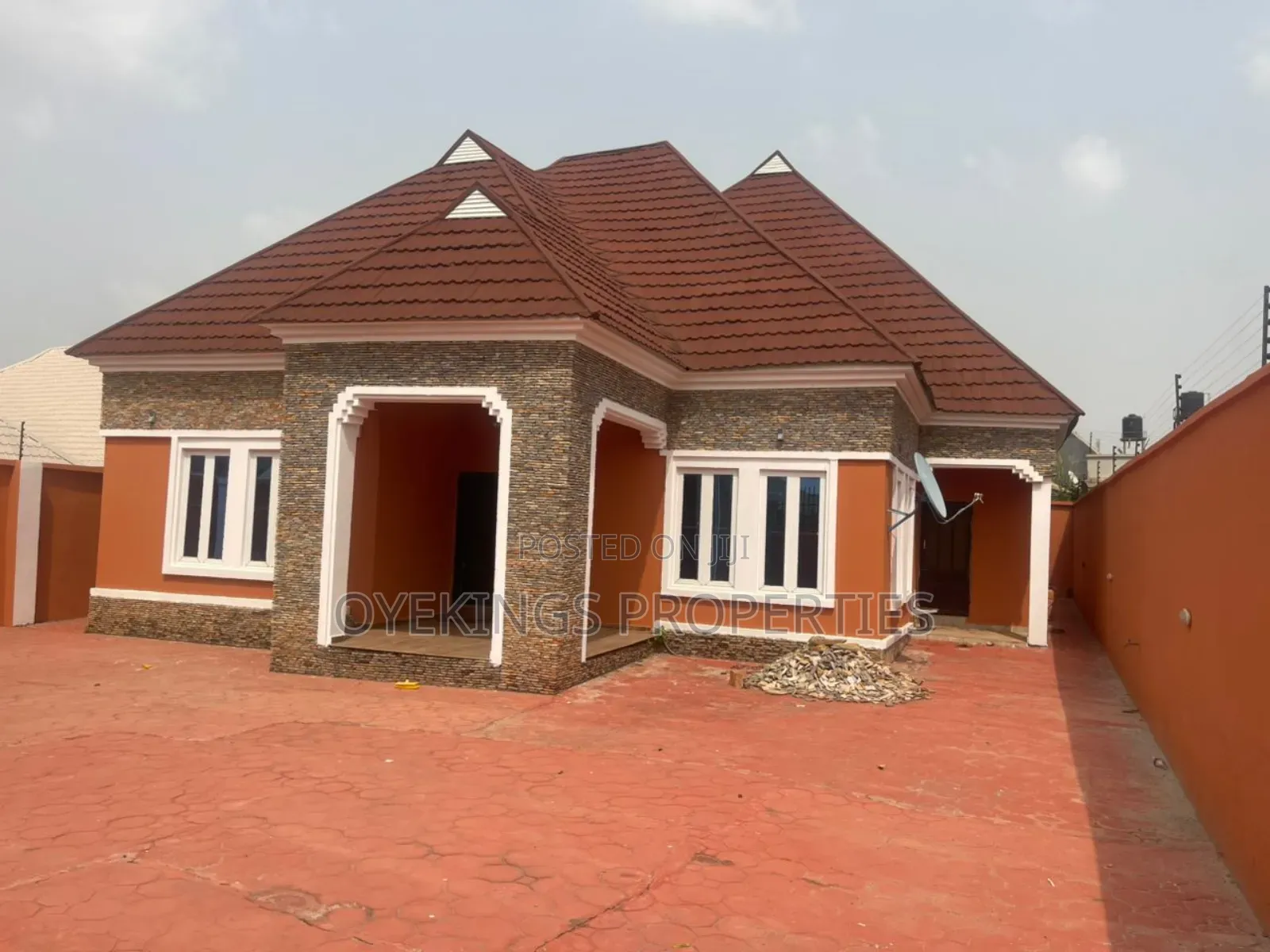 4bdrm Bungalow in Fele House, Akala Express for sale in Akala Express
