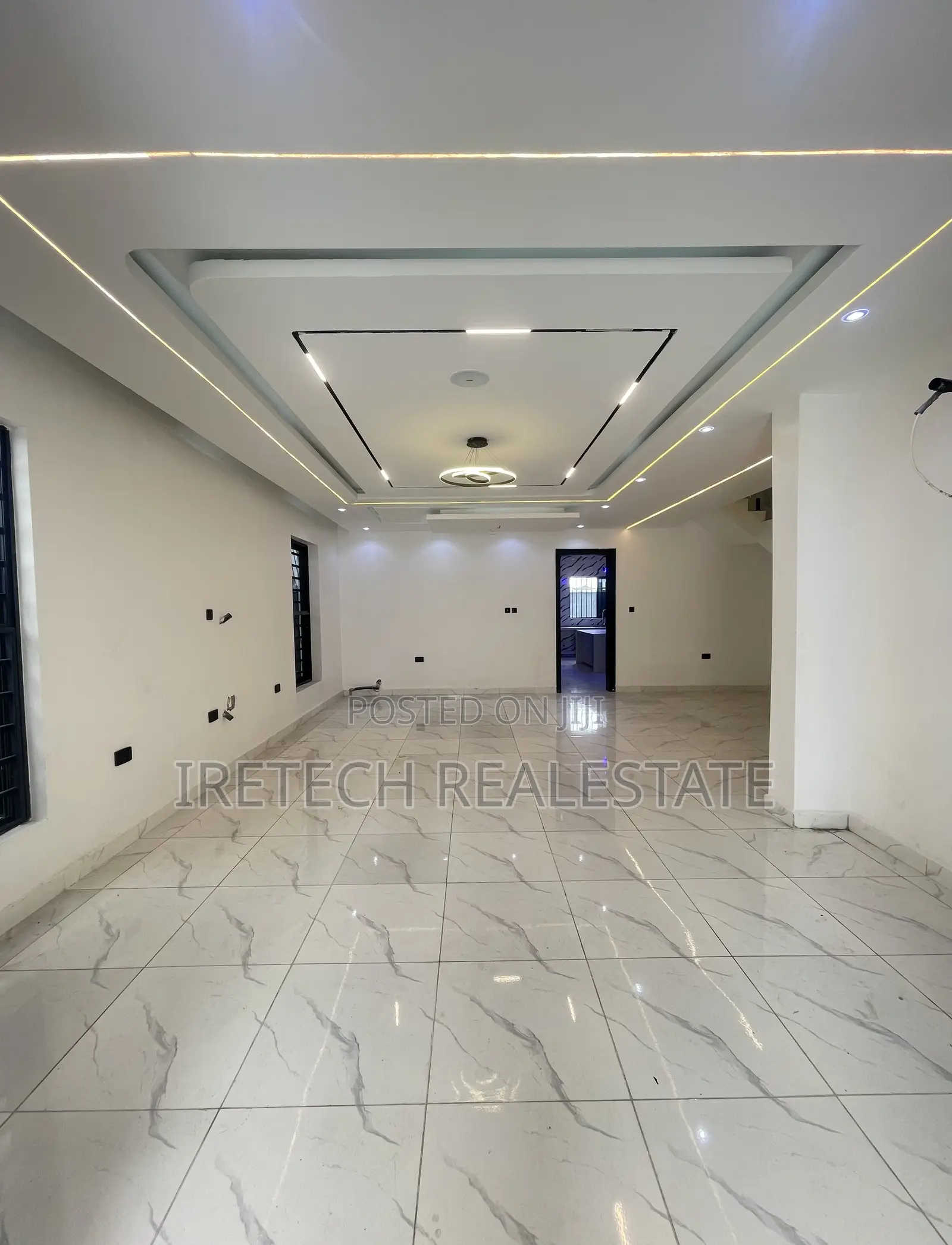 5bdrm Duplex in In A Secured Estate, Off Lekki-Epe Expressway for sale in Off Lekki-Epe Expressway
