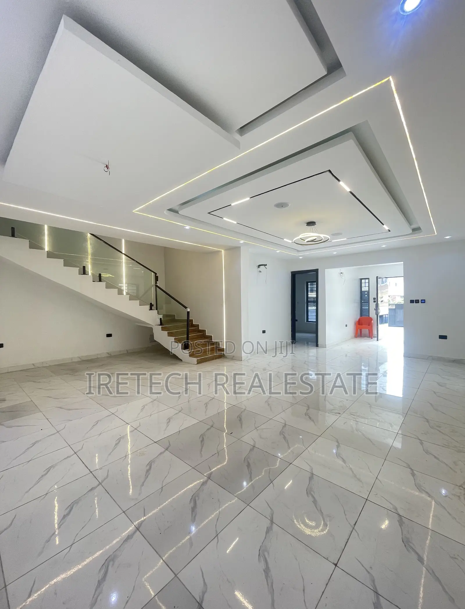 5bdrm Duplex in In A Secured Estate, Off Lekki-Epe Expressway for sale in Off Lekki-Epe Expressway