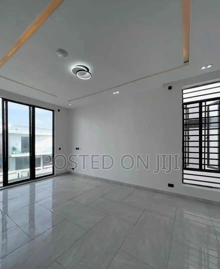 4bdrm Duplex in Dpkay Estate, Lekki Phase 2 for rent in Lekki Phase 2