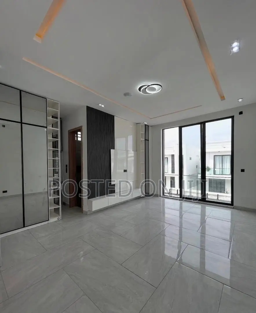 4bdrm Duplex in Dpkay Estate, Lekki Phase 2 for rent in Lekki Phase 2