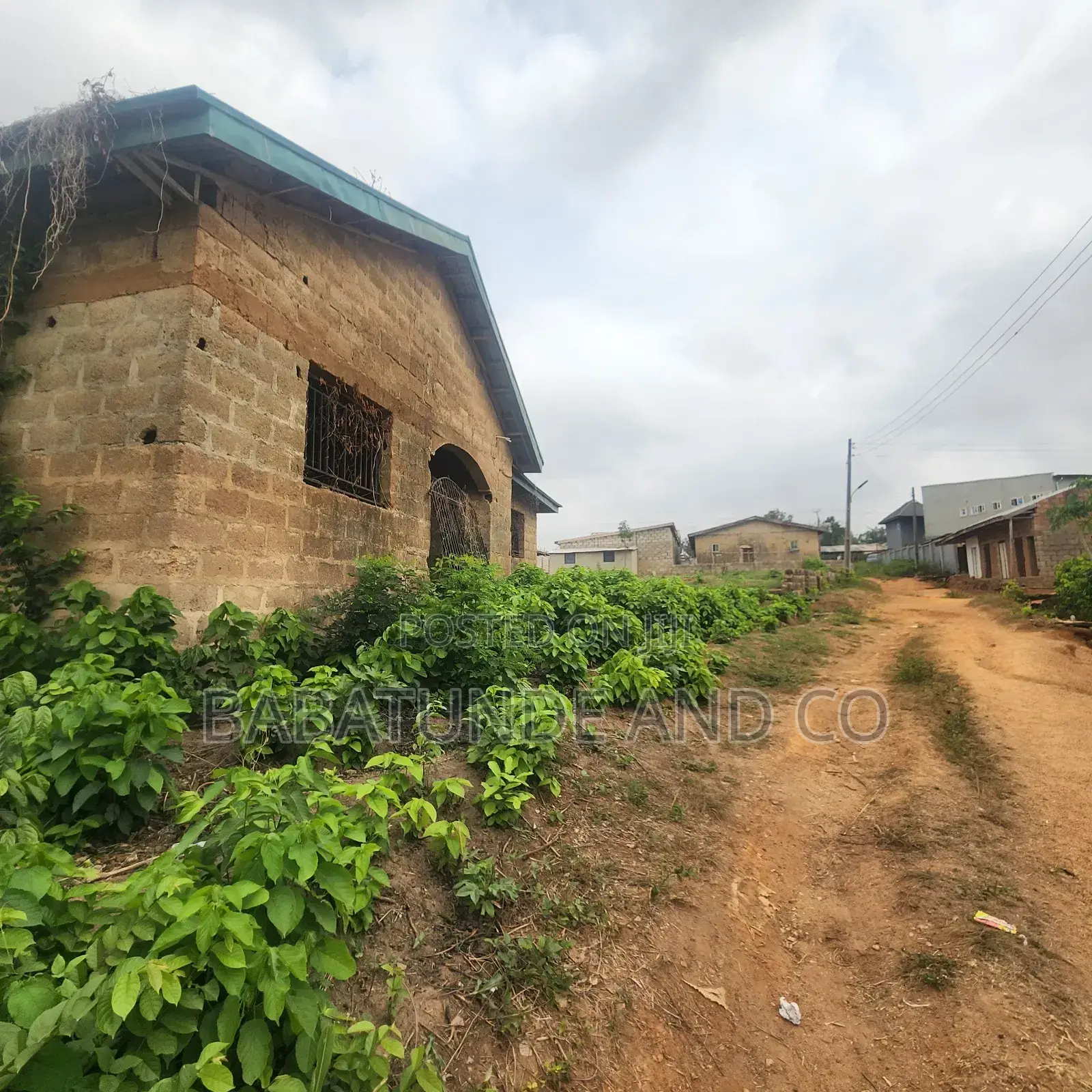 3bdrm Bungalow in Ologuneru for sale in Ologuneru