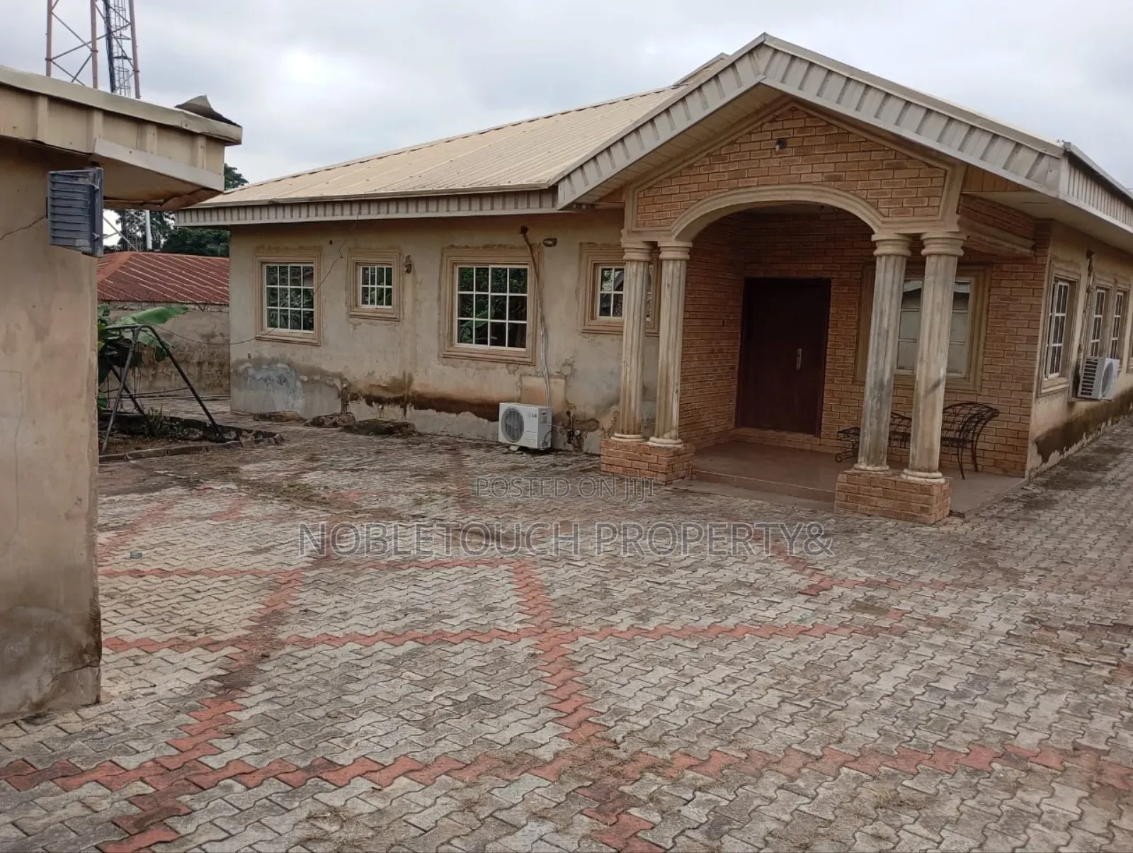 4bdrm Bungalow in All Saints College for sale in Ibadan