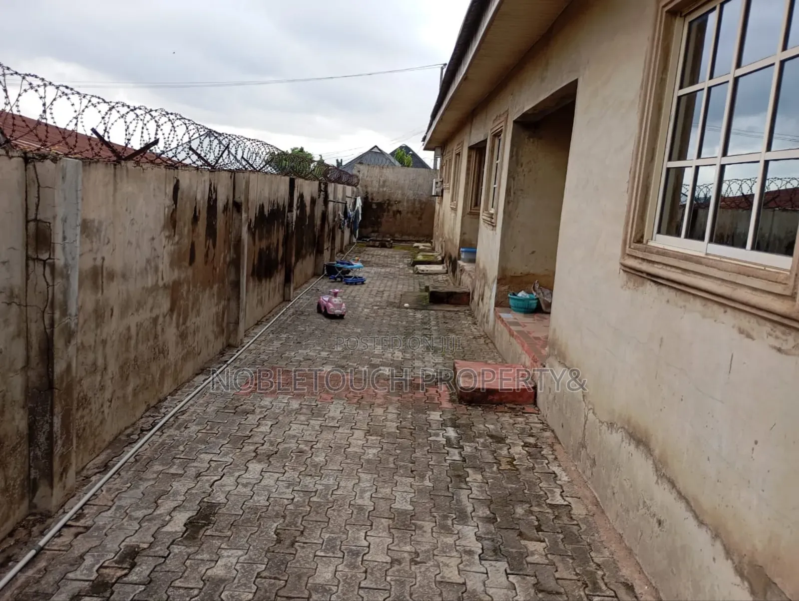 4bdrm Bungalow in All Saints College for sale in Ibadan