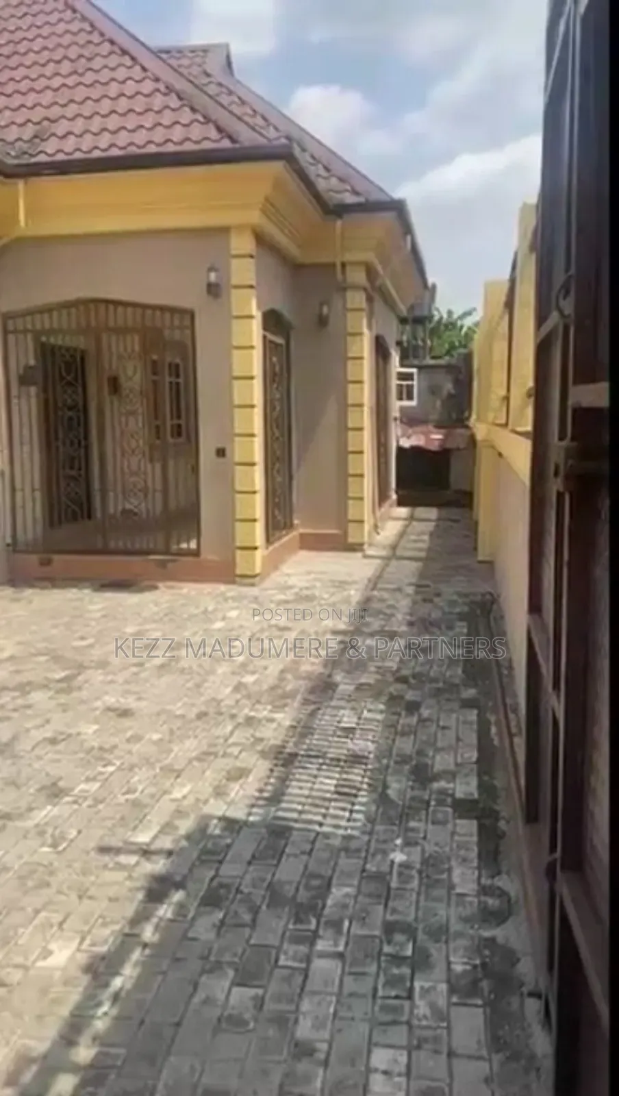 3bdrm Bungalow in Off Sars Road , Port for rent in Port-Harcourt