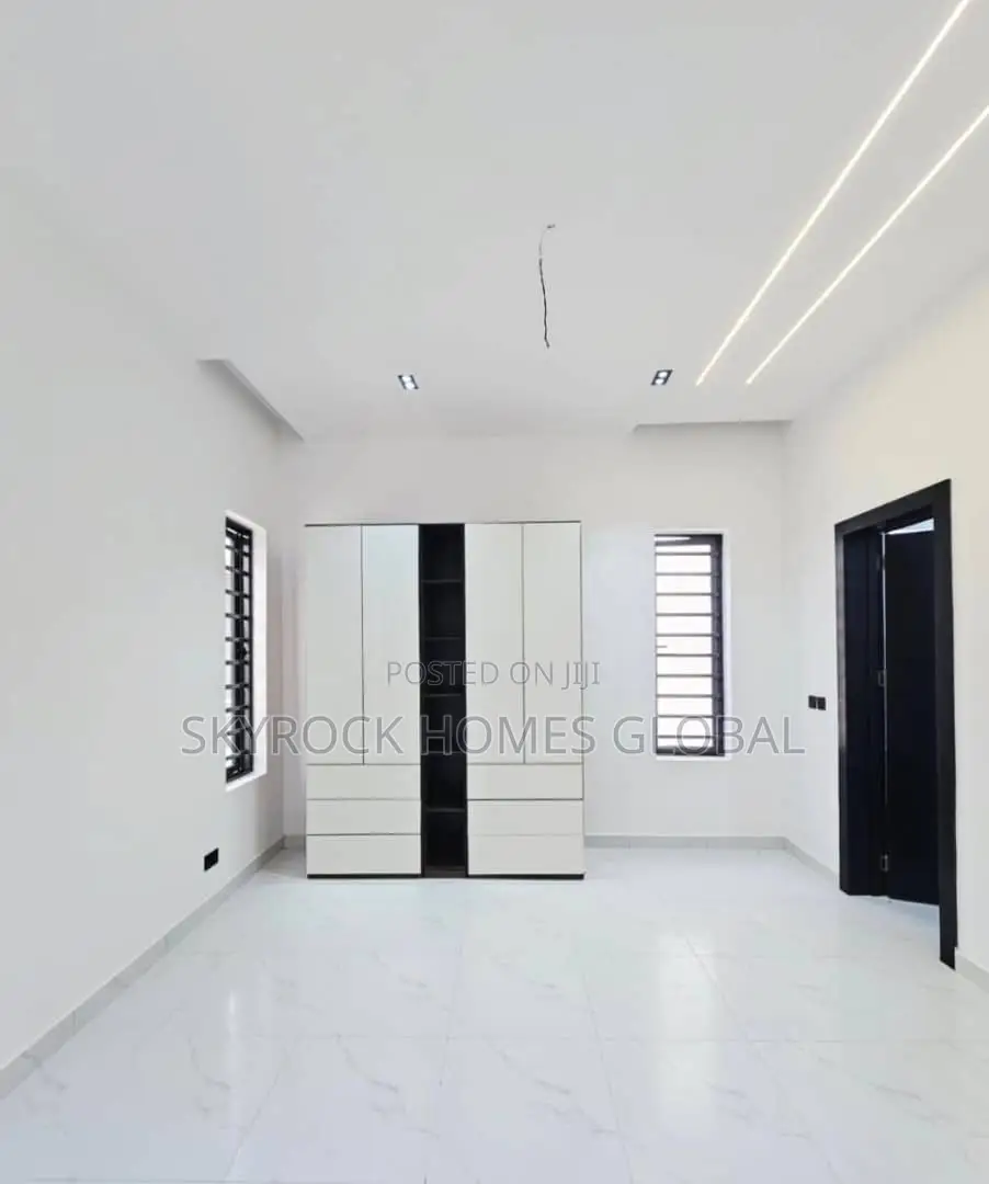 4bdrm Duplex in Igbo-efon for sale in Igbo-efon