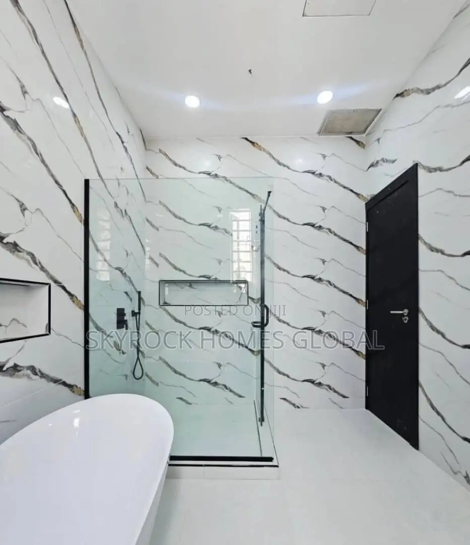 4bdrm Duplex in Igbo-efon for sale in Igbo-efon