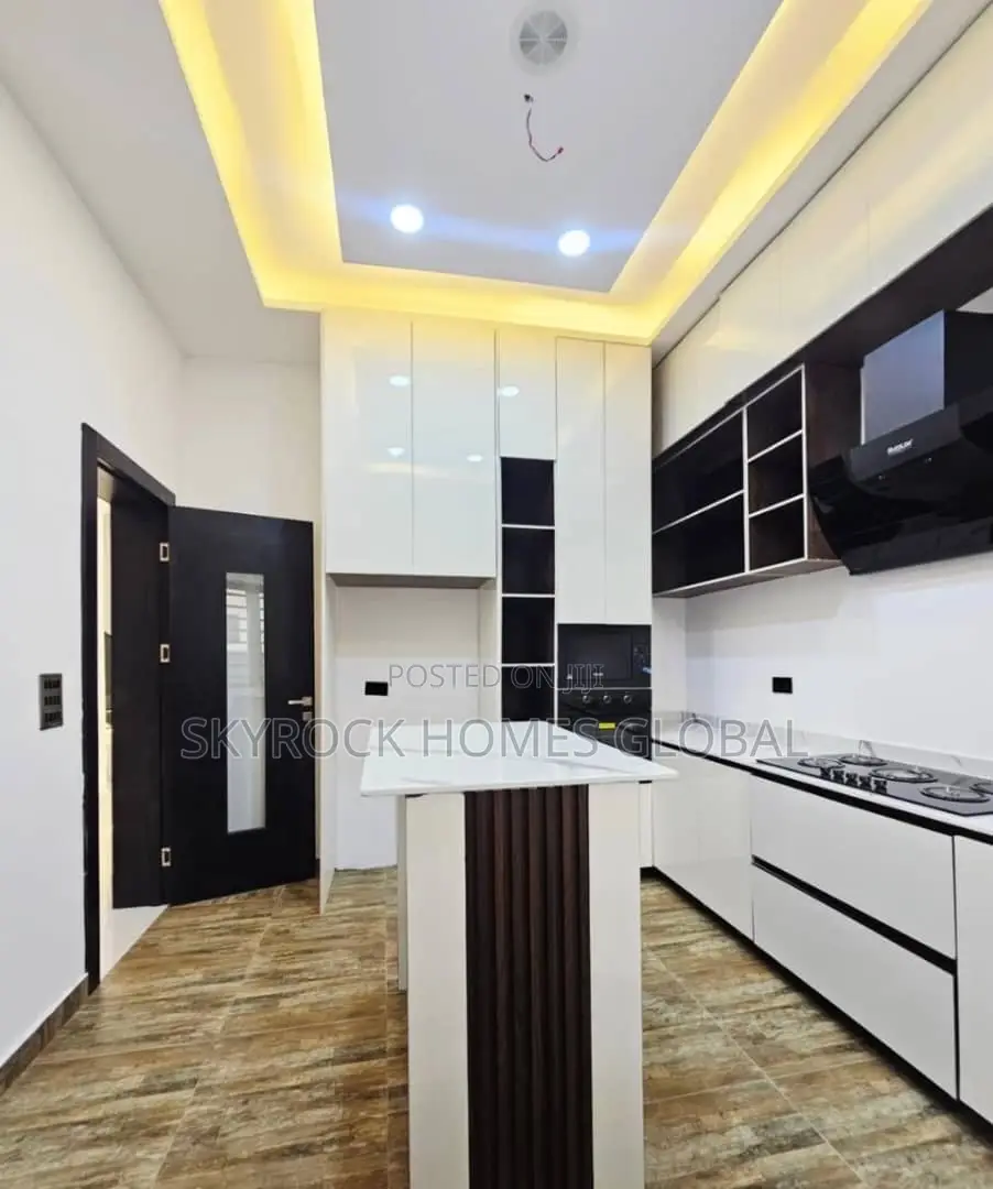 4bdrm Duplex in Igbo-efon for sale in Igbo-efon