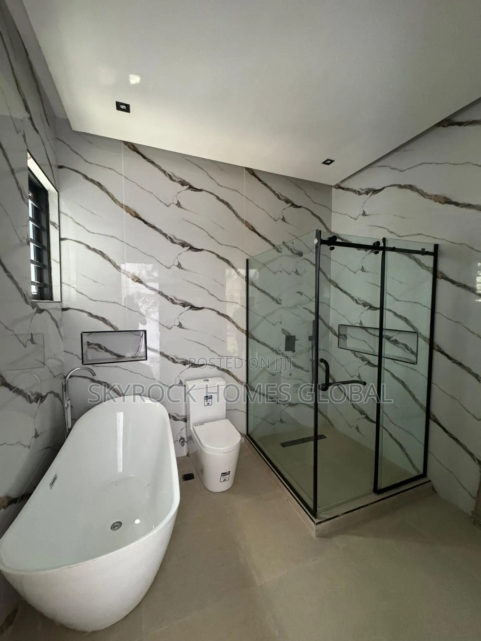 4bdrm Duplex in Igbo-efon for sale in Igbo-efon