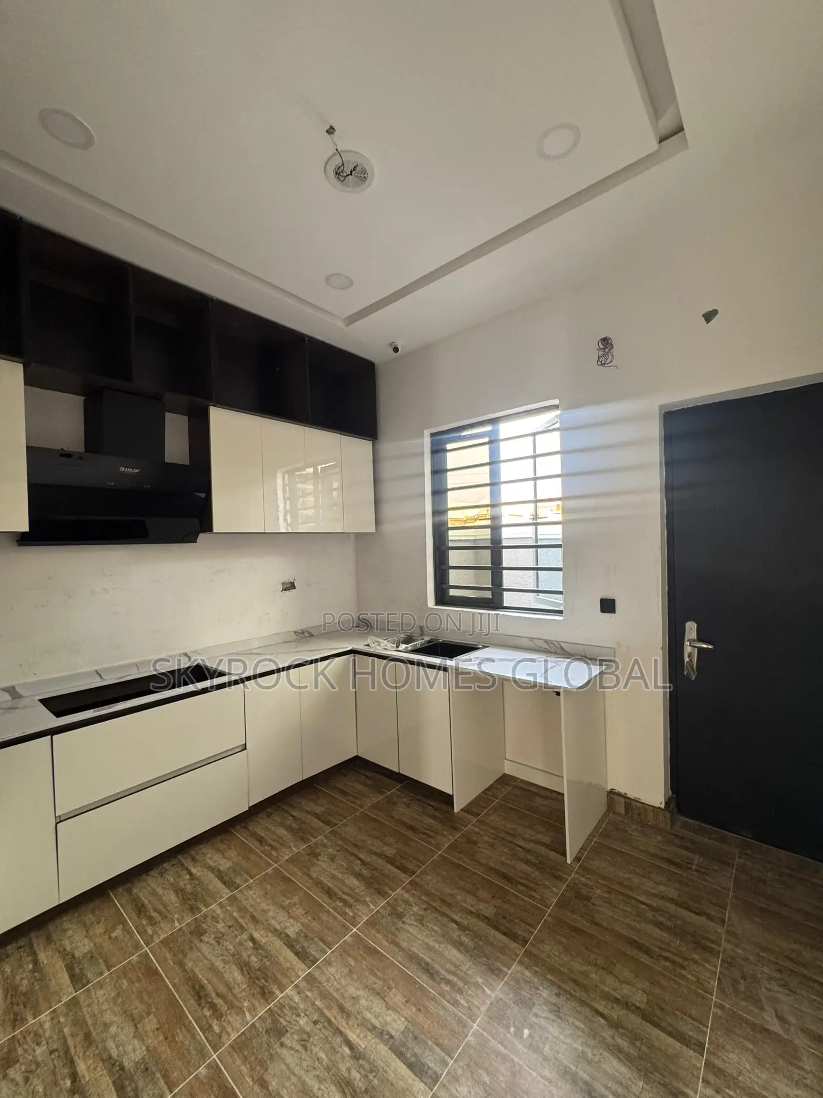 4bdrm Duplex in Igbo-efon for sale in Igbo-efon
