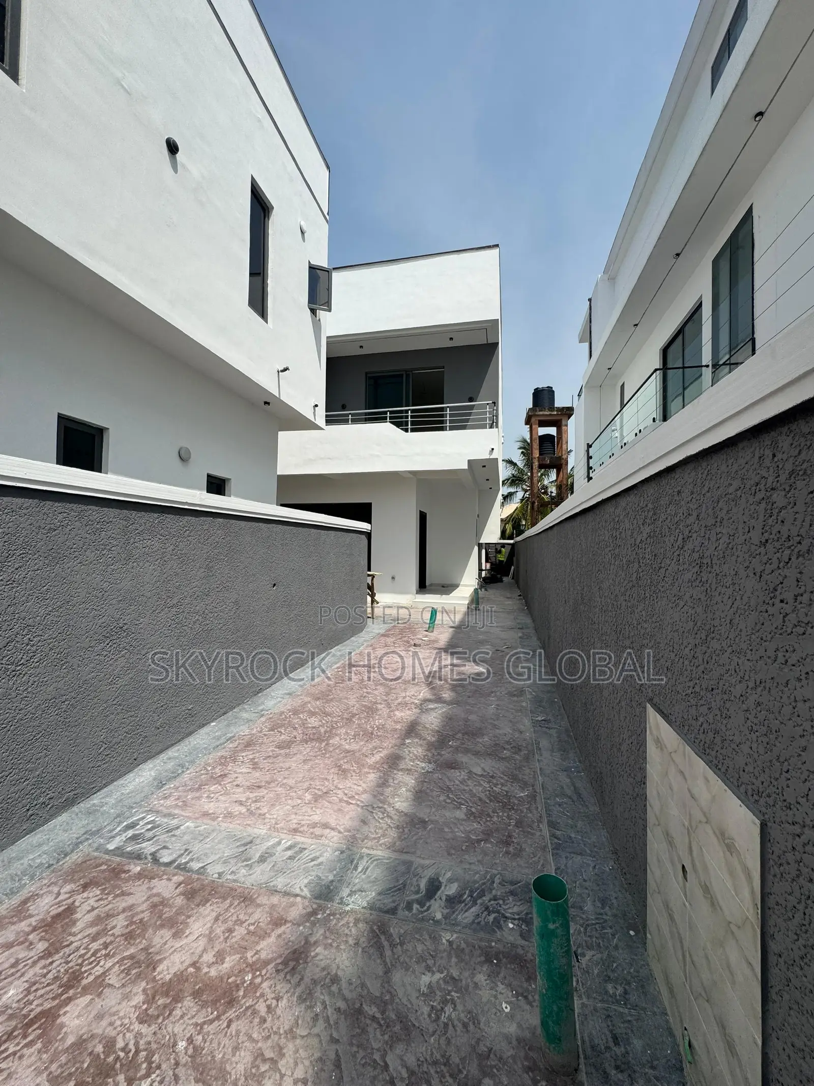 4bdrm Duplex in Igbo-efon for sale in Igbo-efon