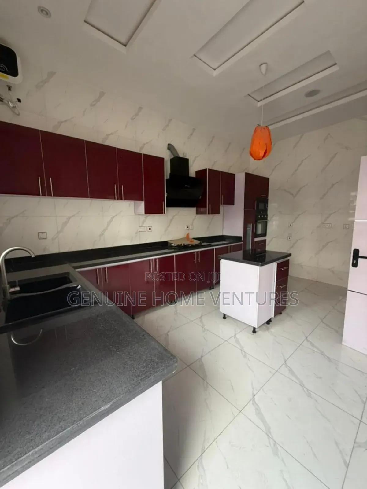 5bdrm Duplex in Chevron for sale in Chevron