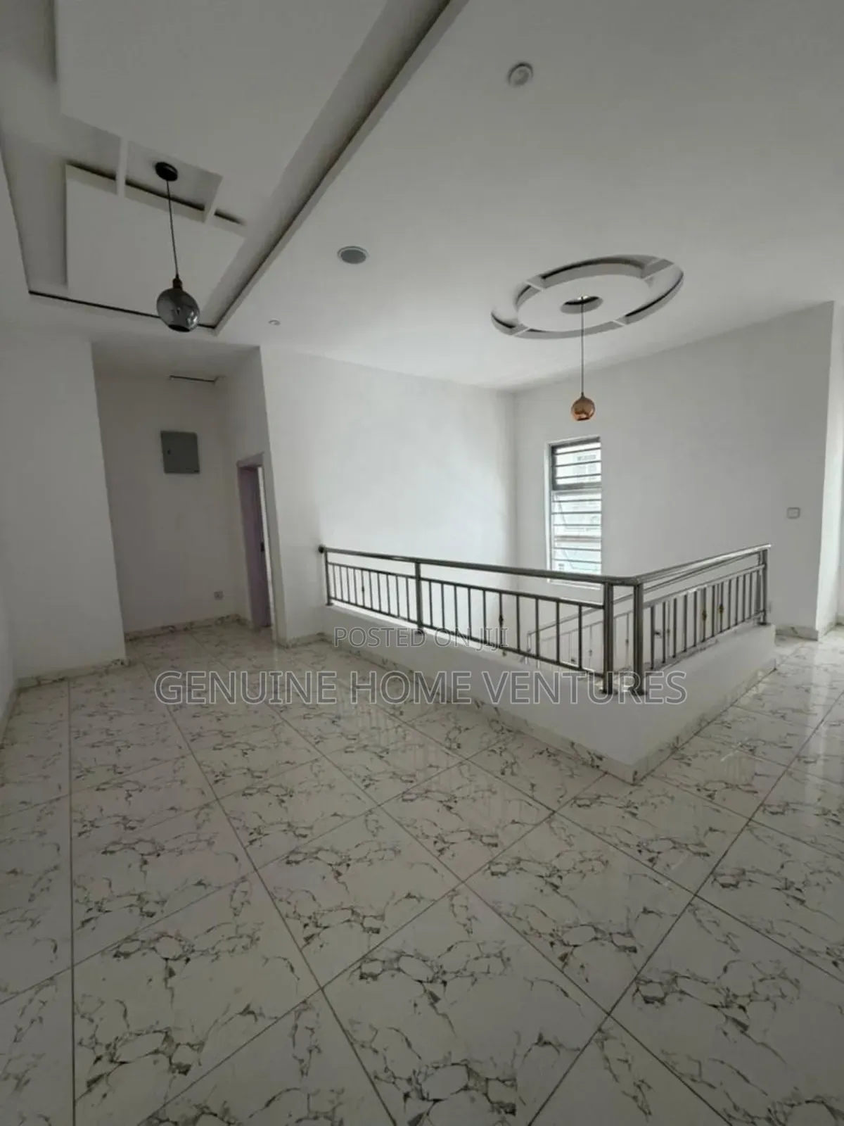 5bdrm Duplex in Chevron for sale in Chevron
