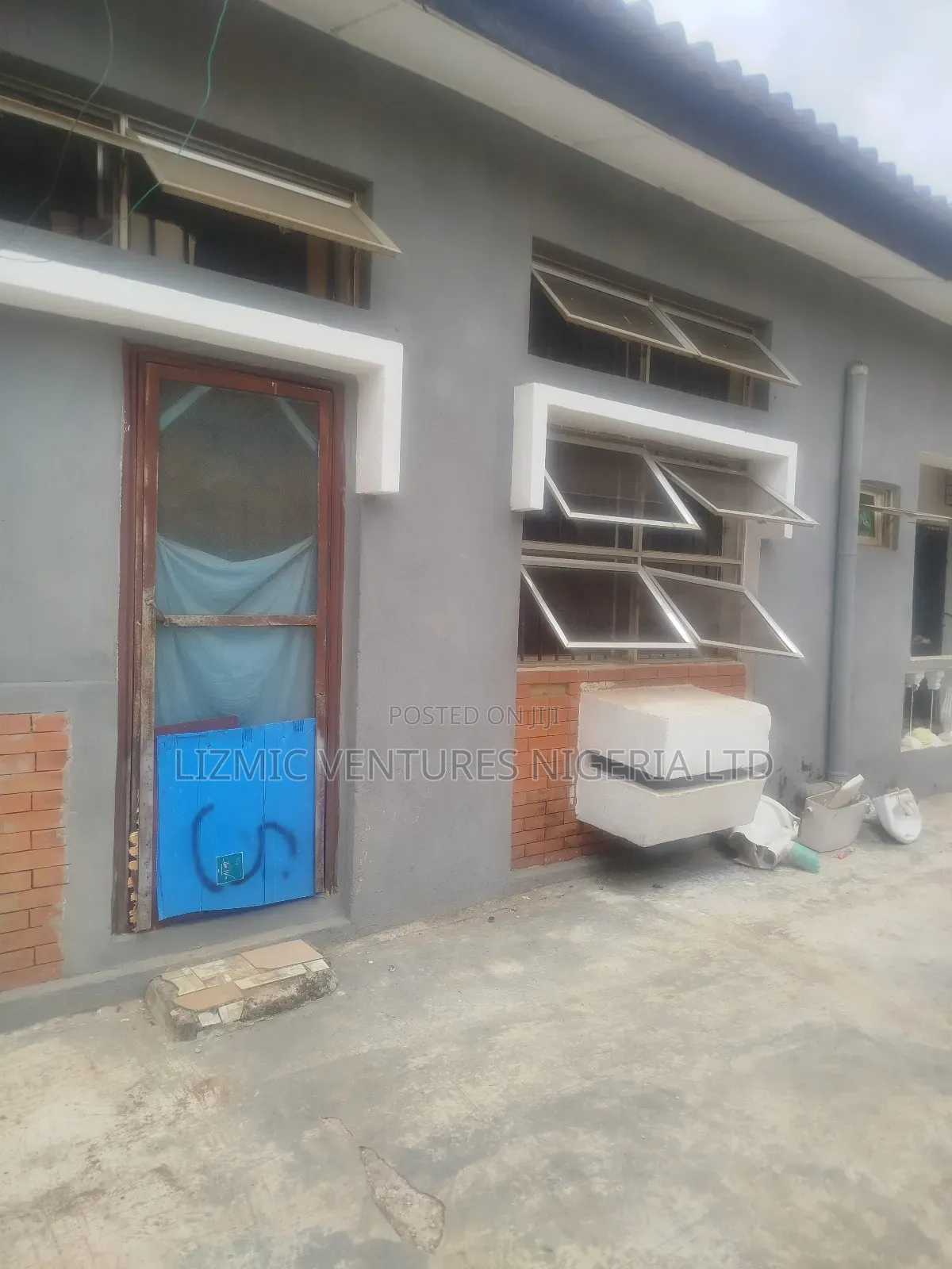 4bdrm Bungalow in Ikotun, Governors Road for sale in Governors Road
