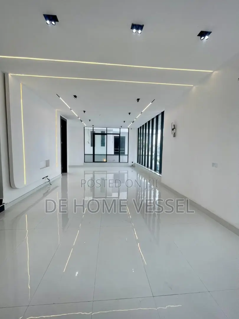 5bdrm Duplex in Chevron for sale in Chevron